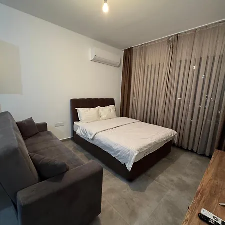 Apartment Caesar & - - Amelius *