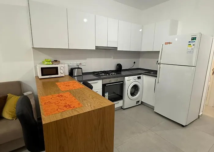 Διαμέρισμα Caesar & -