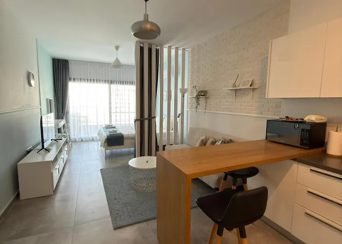 Διαμέρισμα Caesar & -